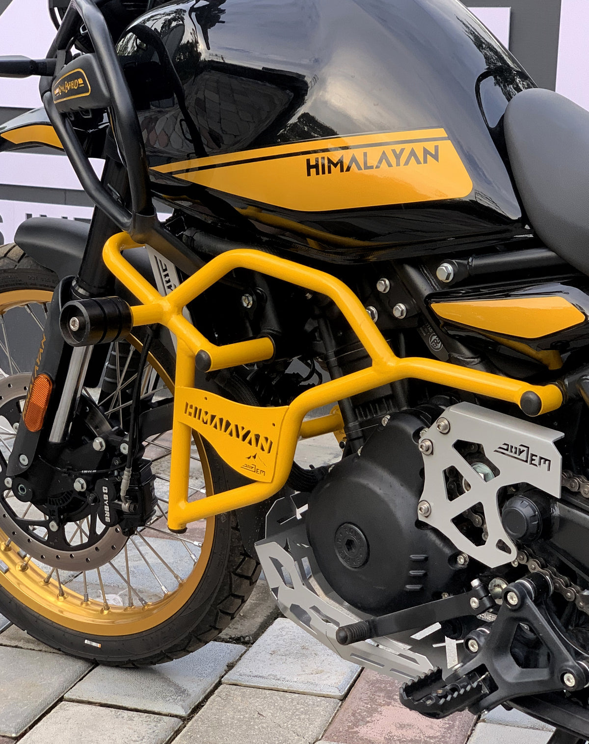 Jorjem Trail edition crash guard for Himalayan 450, showcasing durable design and precise fit for motorcycle protection.