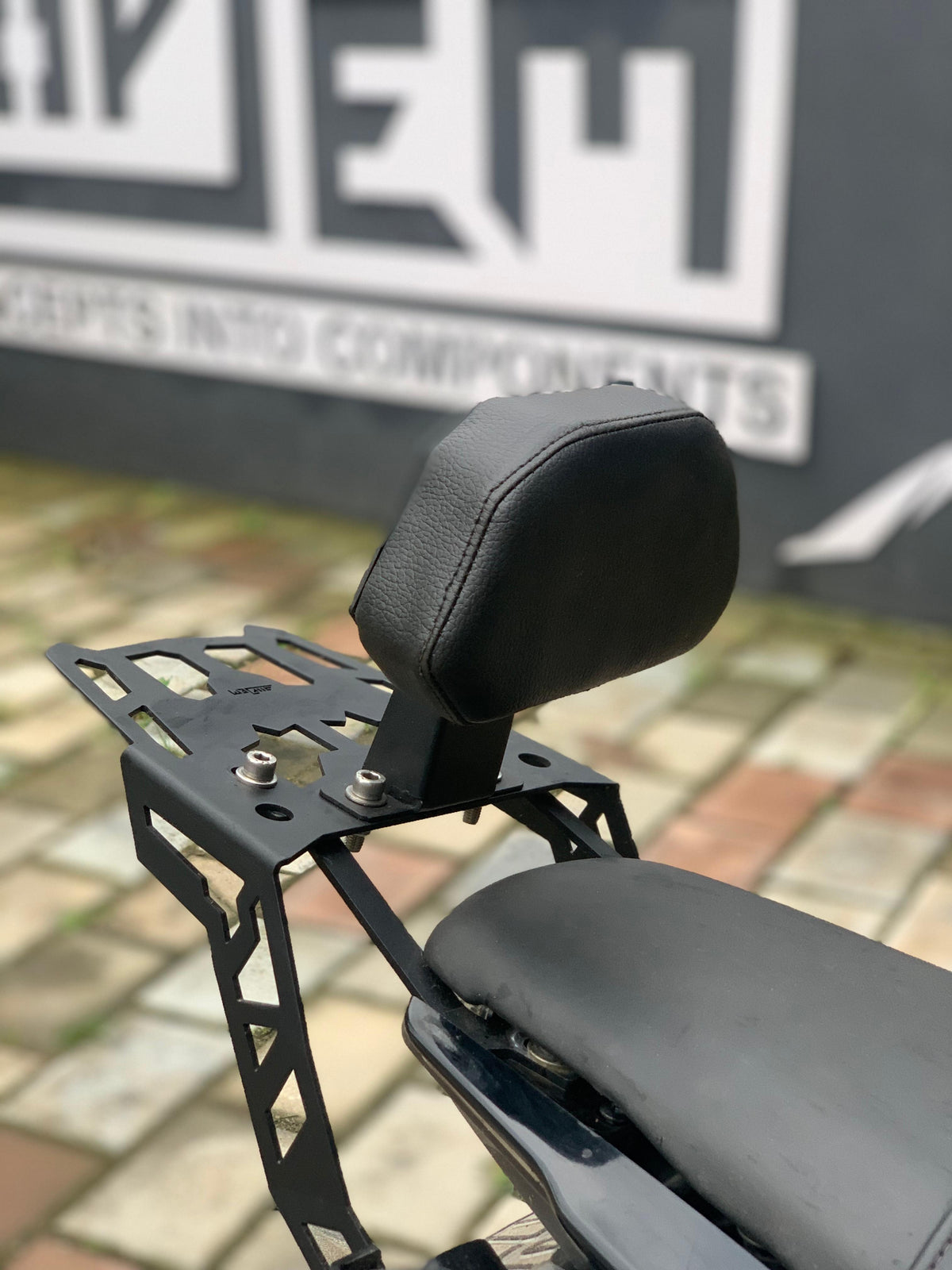Yamaha MT 15 back rest and luggage plate combo by Jorjem, showcasing sturdy design and fit for motorcycle use.