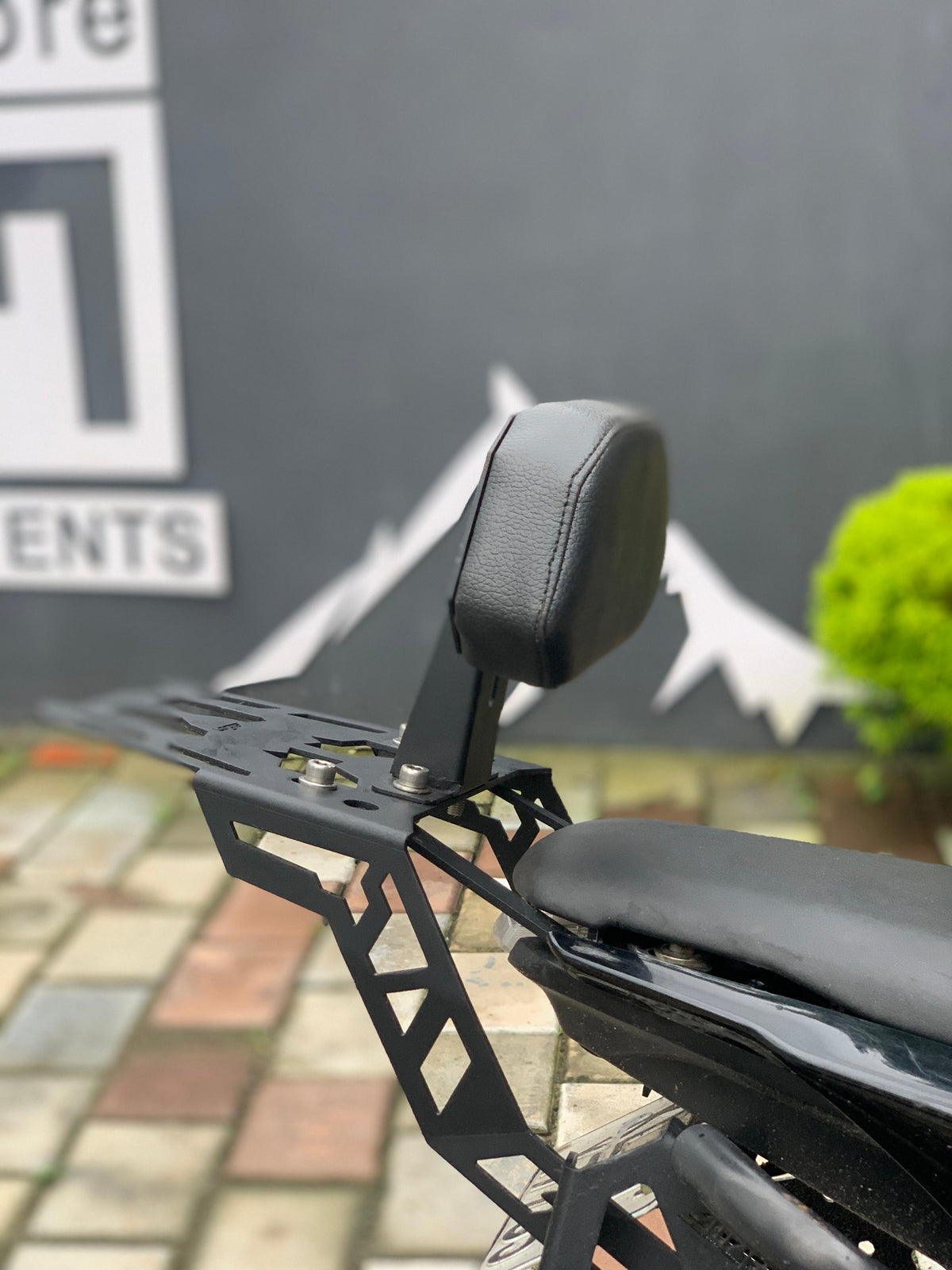 Yamaha MT 15 back rest and luggage plate combo by Jorjem, showcasing sturdy design and practical mounting features.