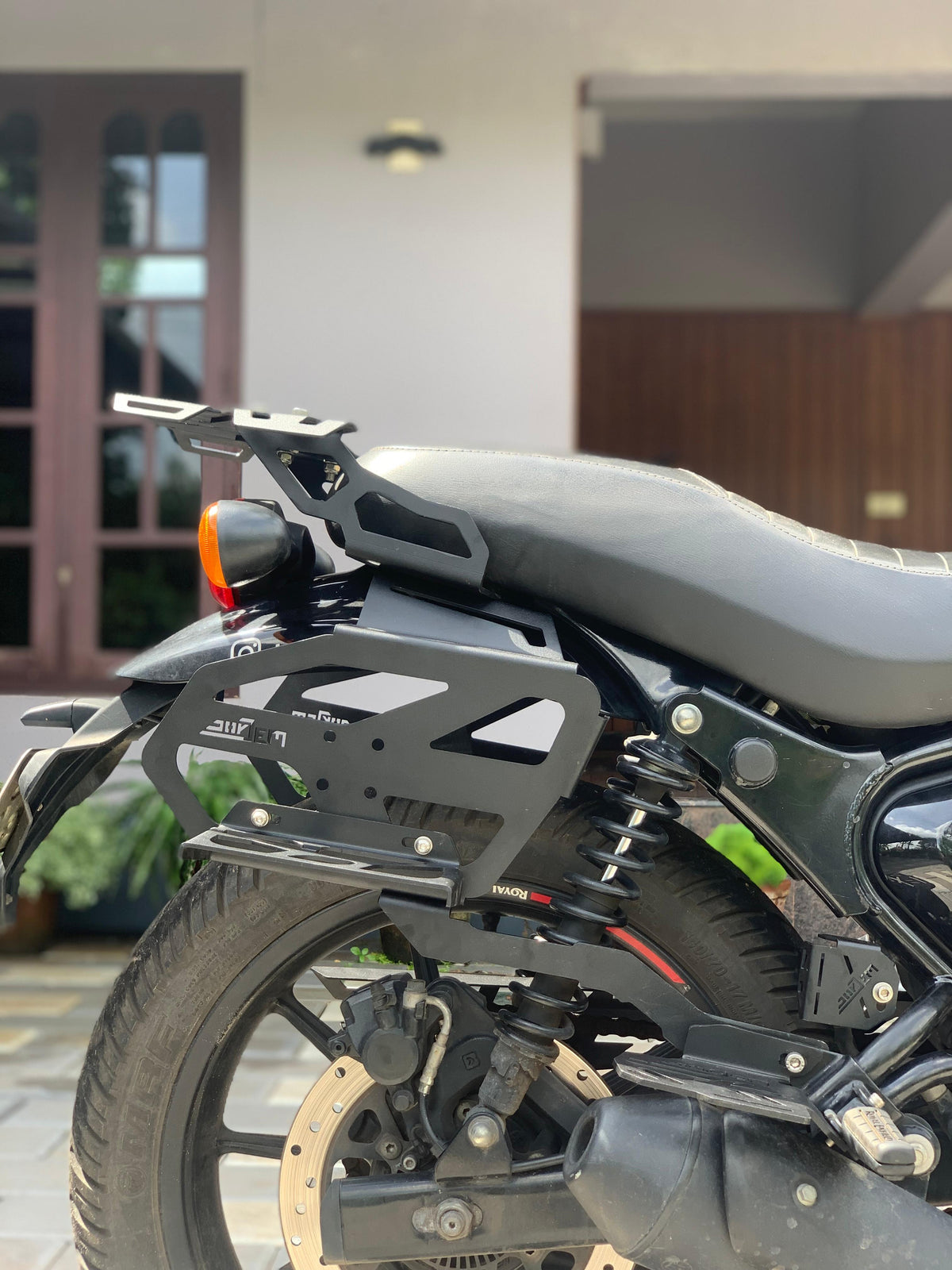 hunter 350 saddle stay