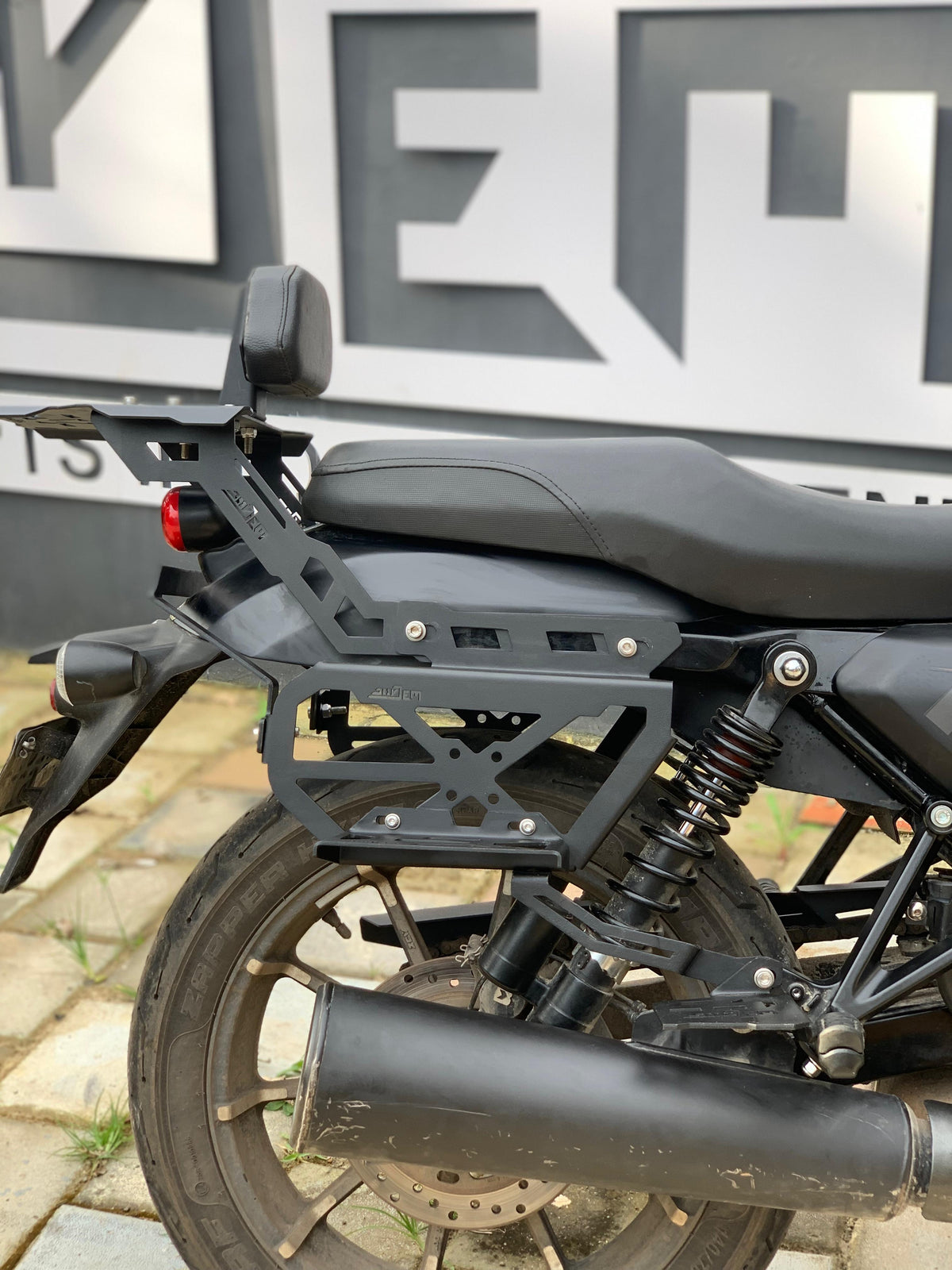 harley x440 saddle stay